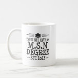 Taza De Café Masters Science in Enfermería 2023 de MSN Graduati<br><div class="desc">Este impresionante diseño es el regalo perfecto para cualquiera que se gradúe este año. ¡Coge el tuyo hoy!</div>