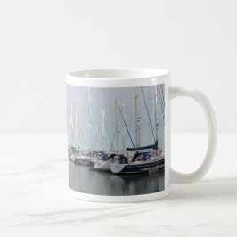 Taza De Café Mástiles iluminados por el sol