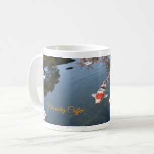 Taza de café matutino con koi – para tu alma renov