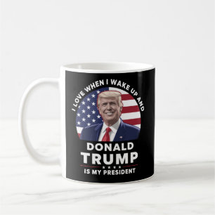 Taza De Café Me encanta cuando despierto y Donald Trump, mi pre
