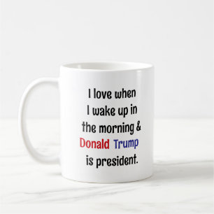 Taza De Café Me encanta cuando me despierto... y Trump es presi