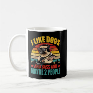 Taza De Café Me Gustan Los Perros Y El Bass Y Quizá 2 Personas.
