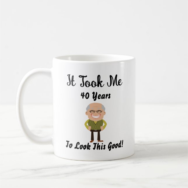 Taza De Café Me tomó 40 años lucir tan bien (Izquierda)