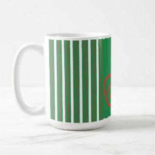 Taza De Café Medias de Navidad rojas y verdes sobre verde
