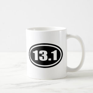 Taza De Café Medio óvalo del maratón del negro 13,1