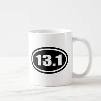 Taza De Café Medio óvalo del maratón del negro 13,1