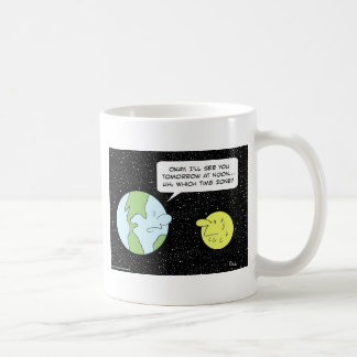 Taza De Café mediodía de la luna de la tierra que zona horaria