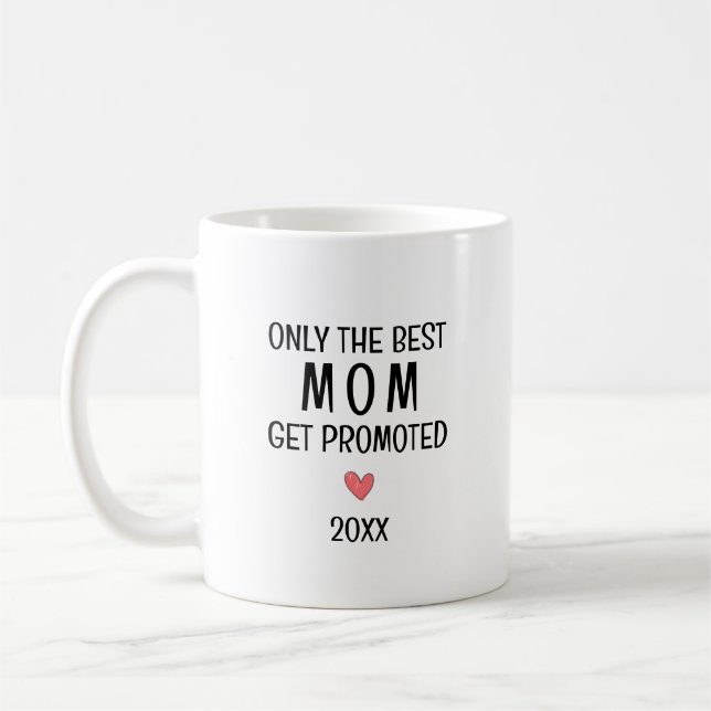 Taza De Café Mejor Mamá Ascendida – Año Personalizado (Izquierda)