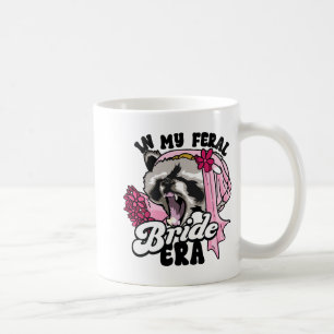 Taza De Café Meme de mapache en mi era de novia salvaje despedi
