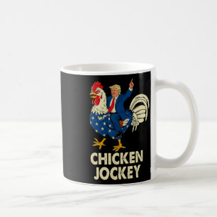 Taza De Café Meme de Trump sobre el ajedrez de pollo para hombr