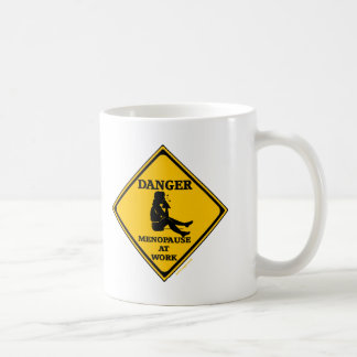 Taza De Café Menopausia en las camisetas y los regalos del