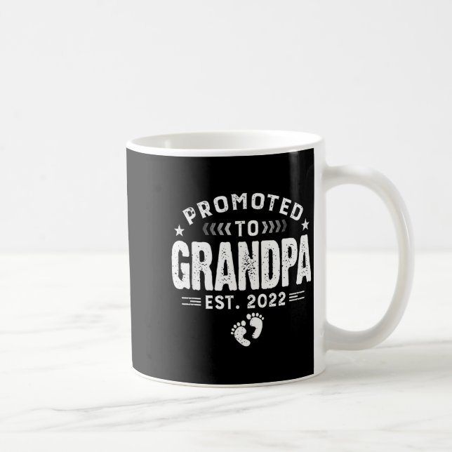 Taza De Café Mens Promoted To Grandpa Est 2022 Funny New Grandp (Derecha)