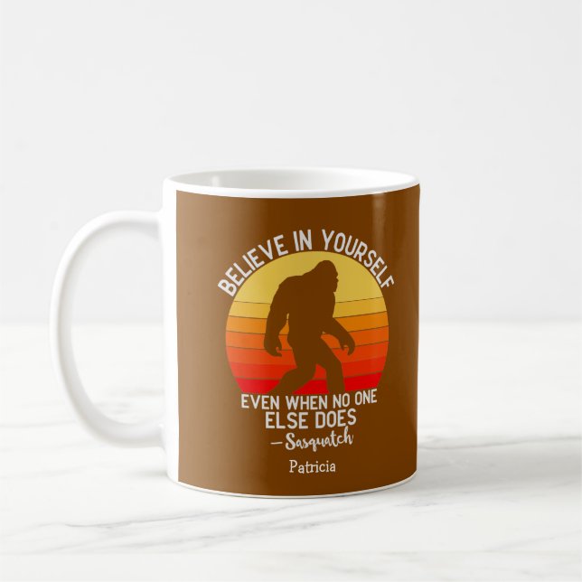 Taza De Café Mensaje gracioso de Big Foot/Sasquatch (Izquierda)