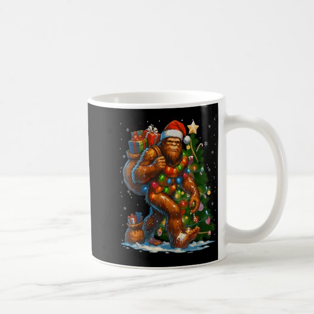 Taza De Café Merry Christmas Pajamas Bigfoot Christmas Tree Lig (Derecha)