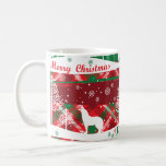 Taza De Café Merry Christmas Winter Woodlands<br><div class="desc">Feliz Navidad! Vacaciones rojas,  verdes y blancas adornadas con una escena de bosques de invierno. Moose,  pájaros,  lobos aullantes,  zorro,  copos de nieve y árboles cubiertos de nieve.</div>