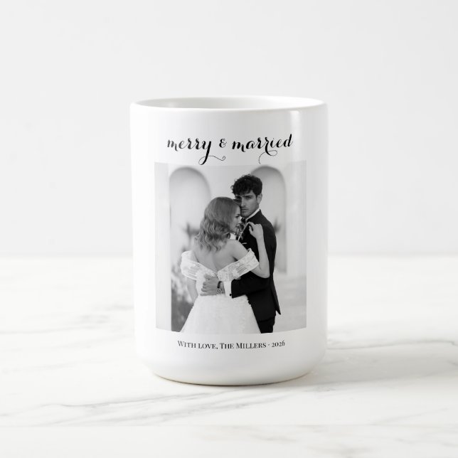 Taza De Café Merry & Married - Personalized Newlywed Christmas  (Centro)