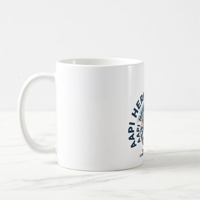 Taza De Café Mes de la Herencia de AAPI 2026 Poder en la Unidad (Izquierda)