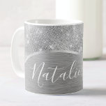 Taza De Café Metálico personalizado del Purpurina de plata Glam<br><div class="desc">Personaliza fácilmente esta taza de café metalizado y glamorosa con motivos purpurinas con su propio nombre personalizado.</div>