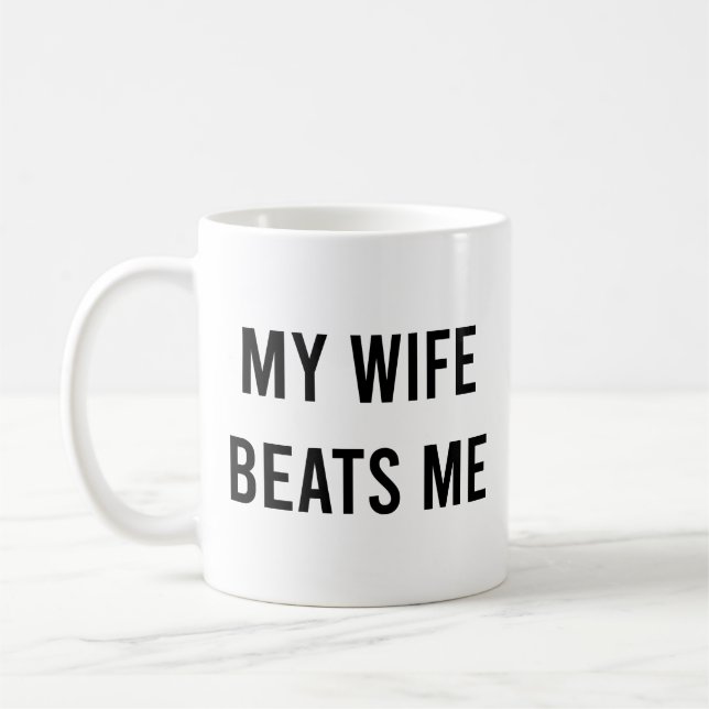 Taza De Café Mi esposa me golpea con su marido gracioso (Izquierda)