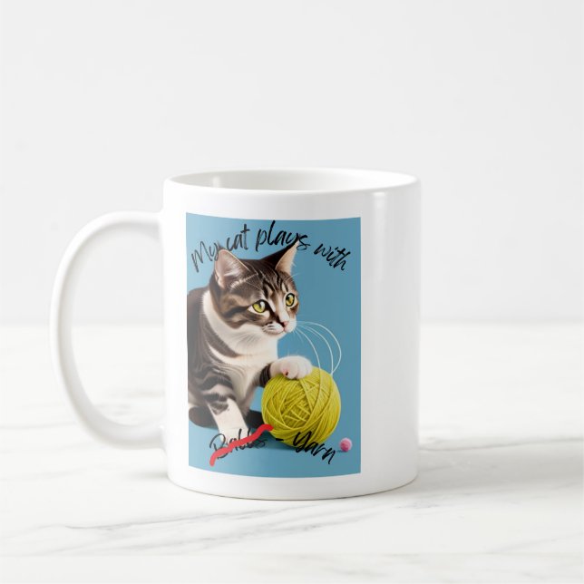 Taza De Café Mi gato juega con B**** - Yarn mug divertido (Izquierda)