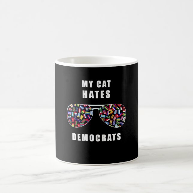 Taza De Café Mi gato odia a los demócratas (Centro)