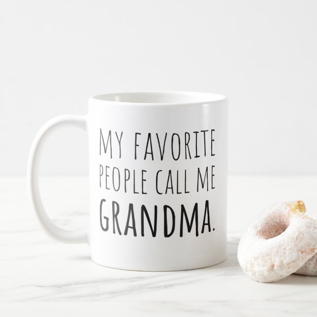 Taza De Café Mi gente favorita me llama abuela (Con donut)