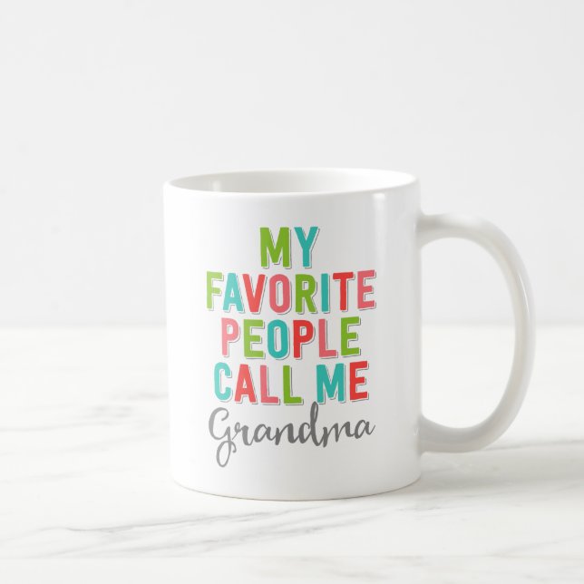 Taza De Café Mi gente favorita me llama abuela (Derecha)