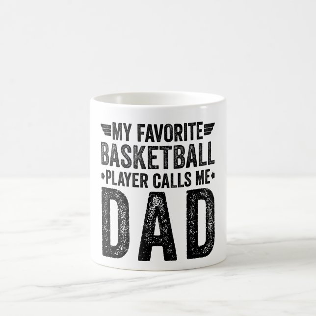 Taza De Café Mi jugador favorito de baloncesto me llama papá (Centro)