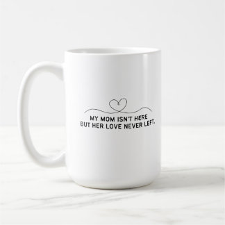 Taza De Café Mi mamá no está aquí pero su amor nunca se fue.