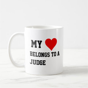 Taza De Café Mi Pertenece A Un Juez Mug