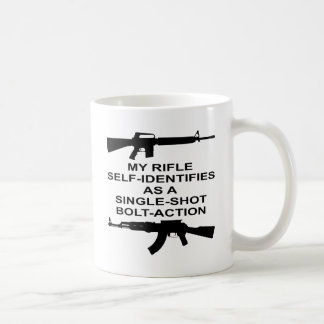 Taza De Café Mi uno mismo del rifle identifica como acto del