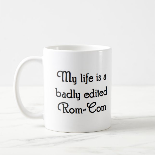 Taza De Café mi vida es una rom-com mal editada (Izquierda)