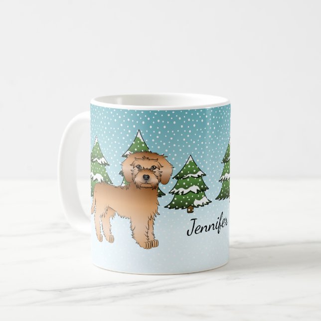 Taza De Café Mini Goldendoodle albaricoque en un bosque inverna (Anverso izquierdo)