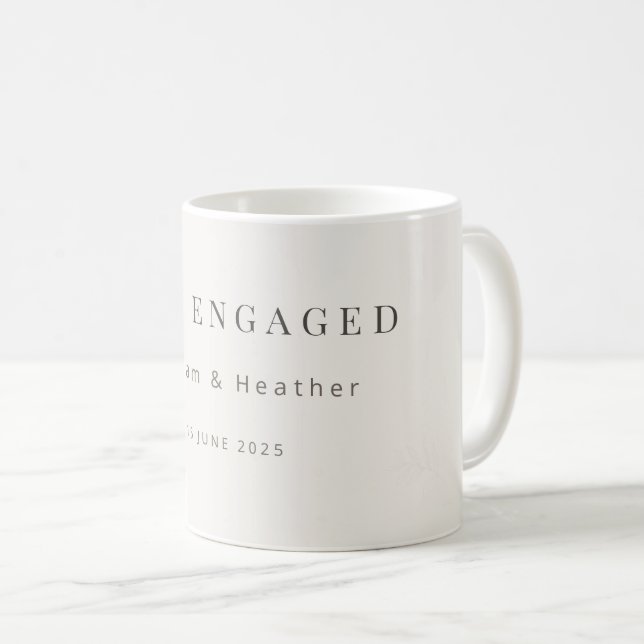 Taza De Café Minimal Just Engaged Mug | Warm White (Anverso derecho)