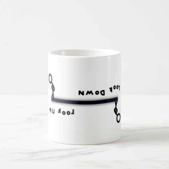 Taza De Café Mirar hacia arriba contra mirar hacia abajo ( y lo (Centro)