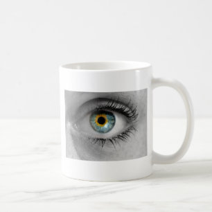 Taza De Café Mirar hacia la macro de concepto del visor