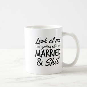 Taza De Café Míreme Convirtiéndome Con Una Novia Graciosa Y Con