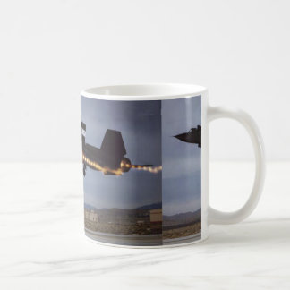 Taza De Café Mirlo SR-71 en el dispositivo de poscombustión