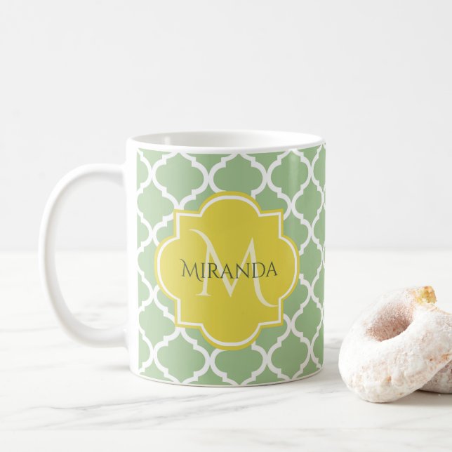 Taza De Café Moda Pastel Verde Quatrefoil Amarillo Nombre Monog (Con donut)