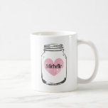 Taza De Café Moda rústica de campo barro de masón con nombre<br><div class="desc">Moda rústica de campo barro de masón con nombre o monograma. Diseño vintage lindo con un ícono de corazón de amor desvanecido. Elegante decoración de bodas o regalo para recién casados. Personaliza con el nombre de la novia y el novio, las damas de honor, etc. Símbolo de amor gastado en...</div>
