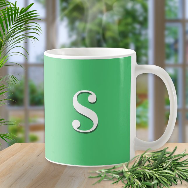 Taza De Café Moda simple Elegante Monograma Verde Mínimo Inicia (A minimalist, chic, green and white mug, with stylish monogram initial on both the front and back)