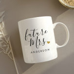 Taza De Café Modern Gold Heart Future Mrs Engagement Gift<br><div class="desc">tazón de café diseñado por el personalizado para que la novia luzca la caligrafía moderna de la "futura señora" y el diseño del corazón dorado.</div>