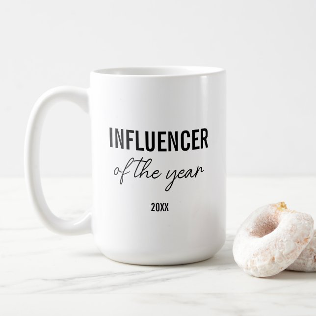 Taza De Café Modern Simple Black and White Script Influencer (Con donut)