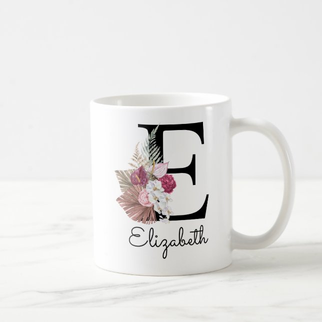Taza De Café Moderno Boho Rosa Floral Inicial E (Derecha)