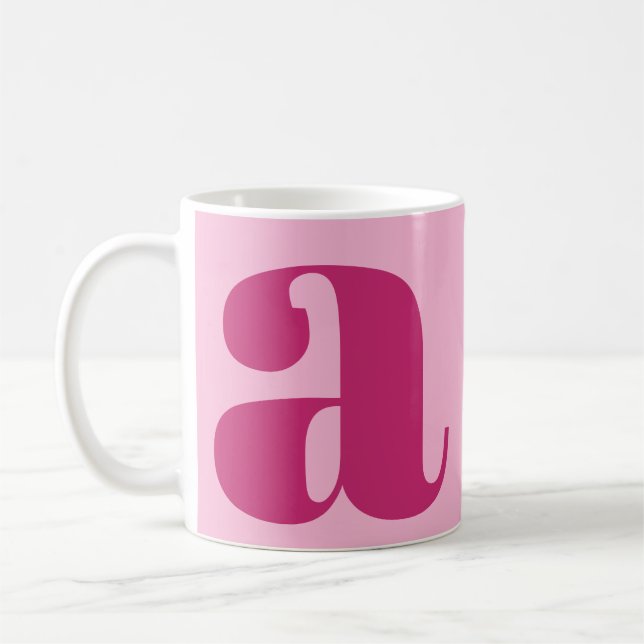 Taza De Café Moderno y elegante monograma inicial negrita rosa (Izquierda)