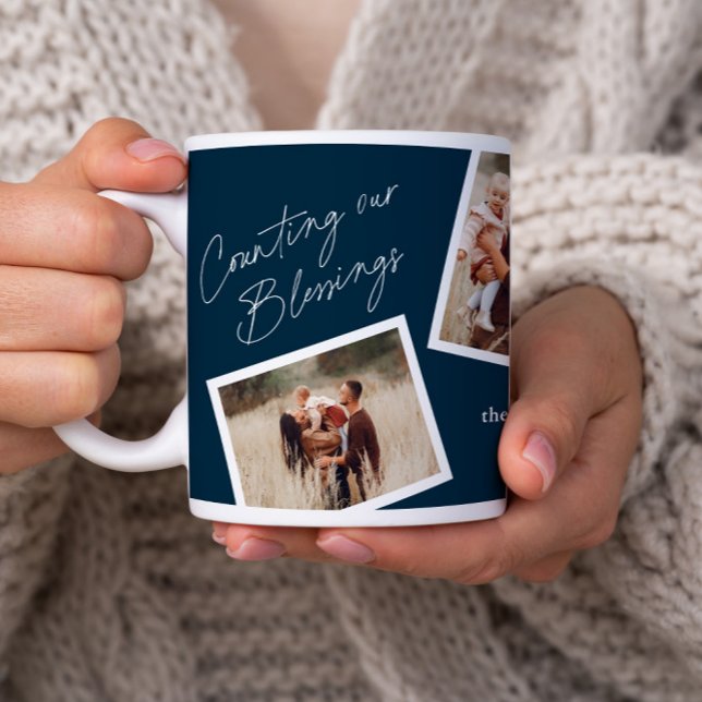 Taza De Café Moderno y elegante regalo familiar de 4 Collages d (A modern counting our blessings script 4 photo collage mug in navy blue.)