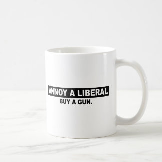 TAZA DE CAFÉ MOLESTE UNA COMPRA LIBERAL UN ARMA