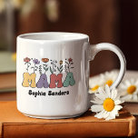 Taza De Café Mom Retro Floral Gift Mother's day<br><div class="desc">Lindo diseño de Taza para Mama con letras estilo retro Grovy con la Frase "mama" En colores retro y arreglo floral. Ideal para regalar a mama en su cumpleaños,  dia de la madre,  navidad o en cualquier ocasion. El diseño se personaliza con el nombre de tu mama!</div>