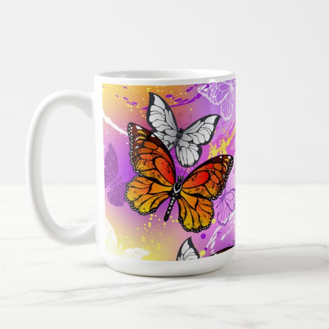 Taza De Café Monarch Butterflies on Purple Background (Izquierda)
