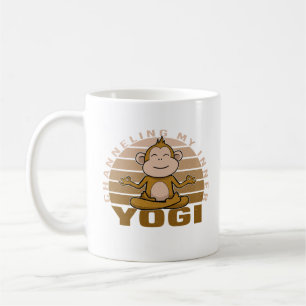Taza De Café Mono divertido y lindo haciendo yoga. posturas div